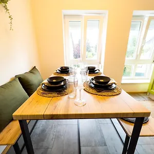 Apartment Stylische Zentrale Mit Küche Und Parkplatz In Seitenstraße, Deggendorf